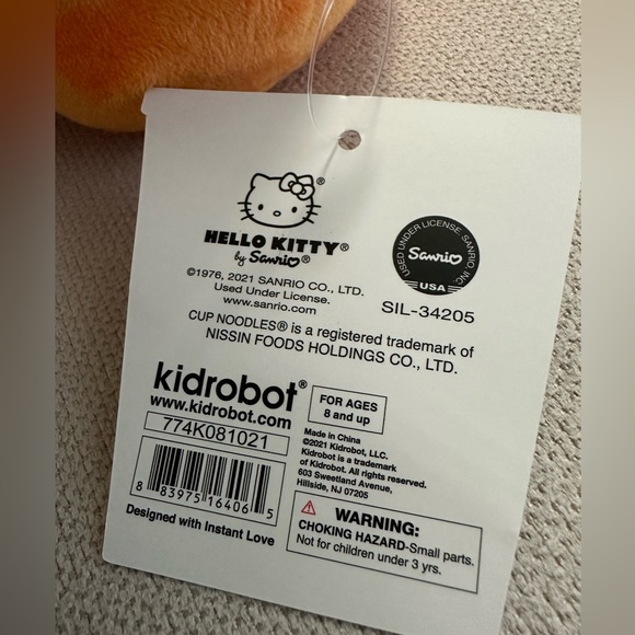 KIDROBOT NISSIN X HELLO KITTY PLUSH IN CHICKEN COSTUME HOLDING NOODLE CUP NWT - Picture 10 of 12